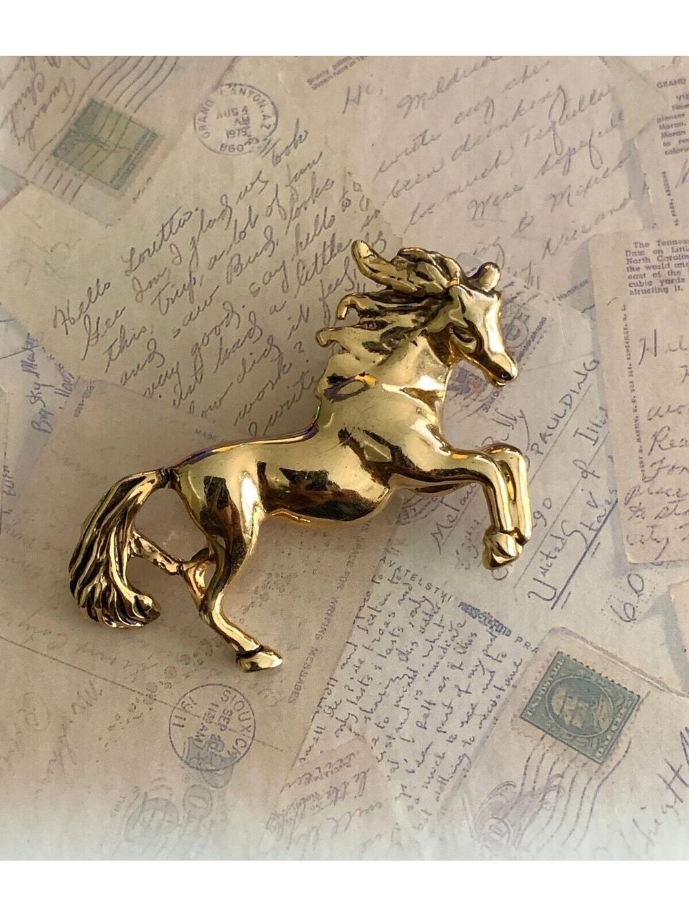 Vintage Golden Galloping Horse Brooch Pin - Elegant Vintage Style Accessory
